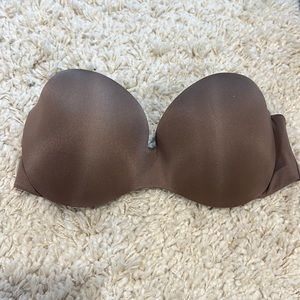 **SOLD**Chantelle strapless molded cups bra 34D